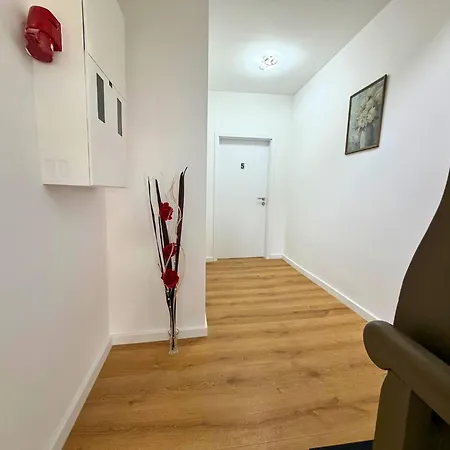 Zum Rheinberg Balcony Apartament *